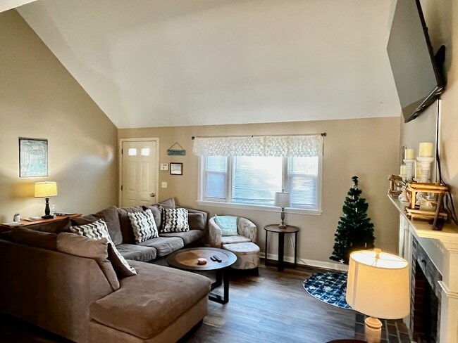 Building Photo - 94 Cottonwood Ln