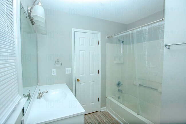 Building Photo - Welcome to your new home in Durham, NC!