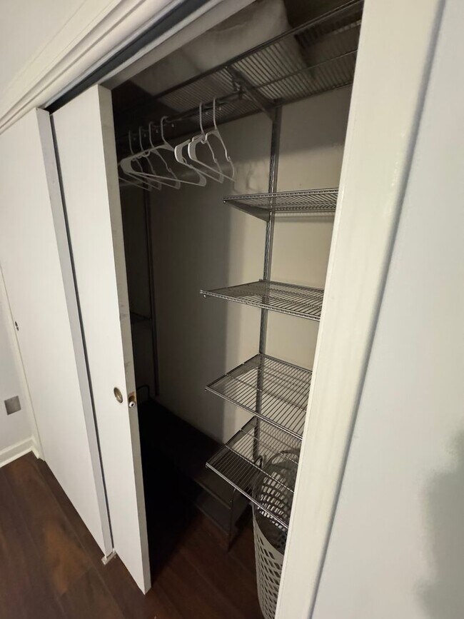 Building Photo - 2 Bed/1 Bath FULLY Furnished Condo at City Heights!