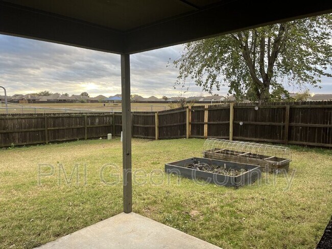 Building Photo - 3525 E Aurora St