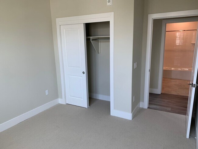 Building Photo - Luxury Apartment in The Cannery