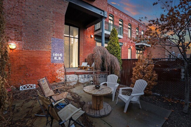 Building Photo - Cozy Loft in Downtown Spokane