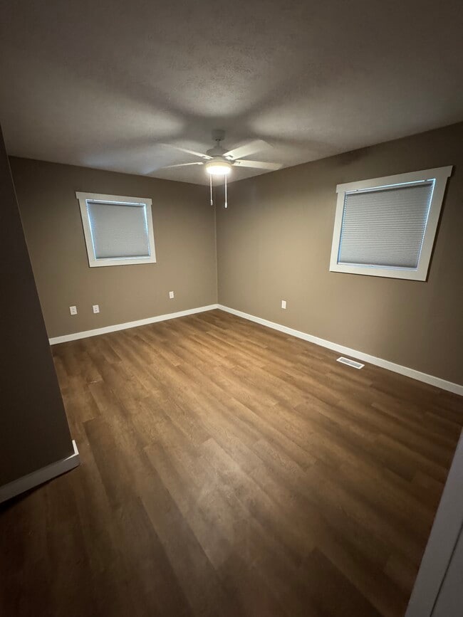 Building Photo - 345 Frayne Dr