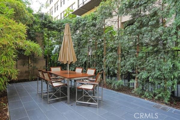 Building Photo - 460 S Spring St