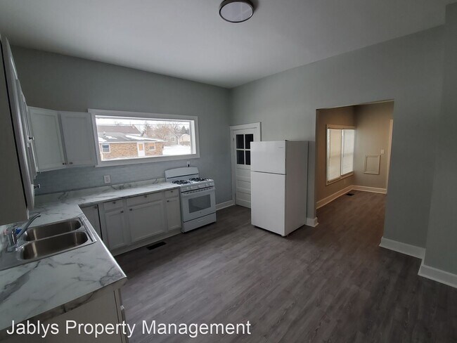 Building Photo - 3 br, 1 bath House - 902 Park Ave