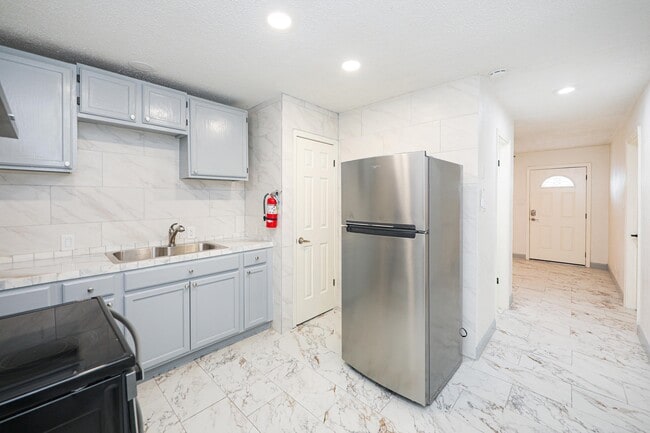 Building Photo - 1920 Madison St