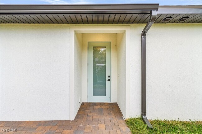Building Photo - 3222 SW 15th Ave