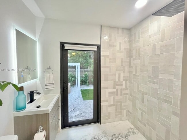 Building Photo - 8280 NE 1st Pl