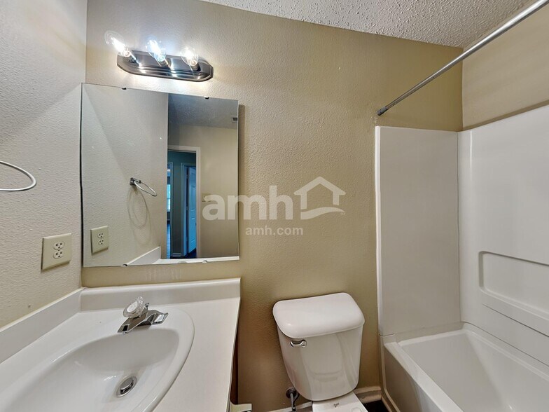 Building Photo - 12859 Old Glory Dr