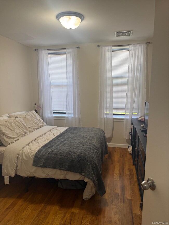 Building Photo - 1217 Jericho Tpke