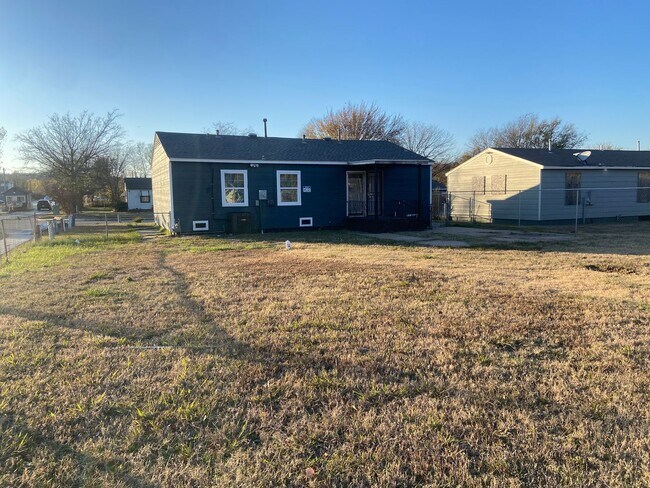 Building Photo - Section 8 Welcome -3 Bed/1 Bath