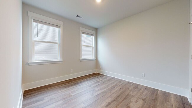 Building Photo - 3 Bedroom Home in WATERSIDE!