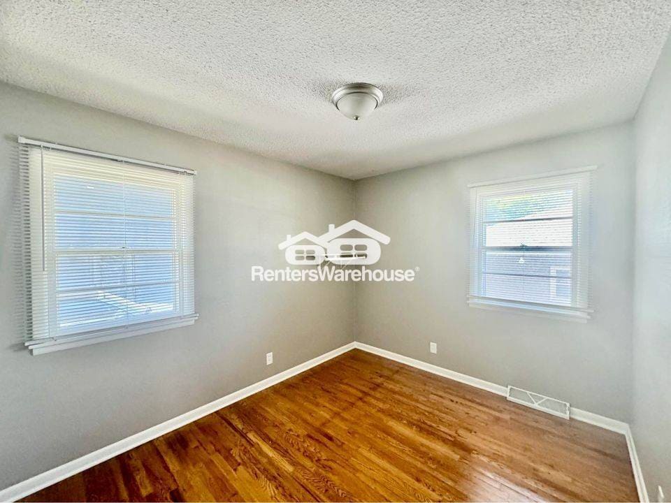 Building Photo - 2731 Bennett Ave