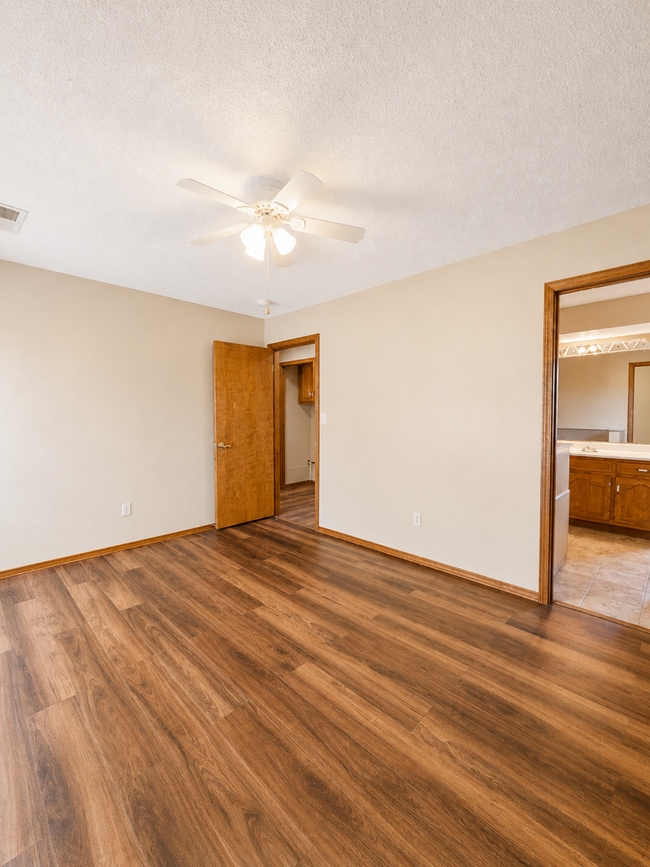 Building Photo - 510 E Elm St