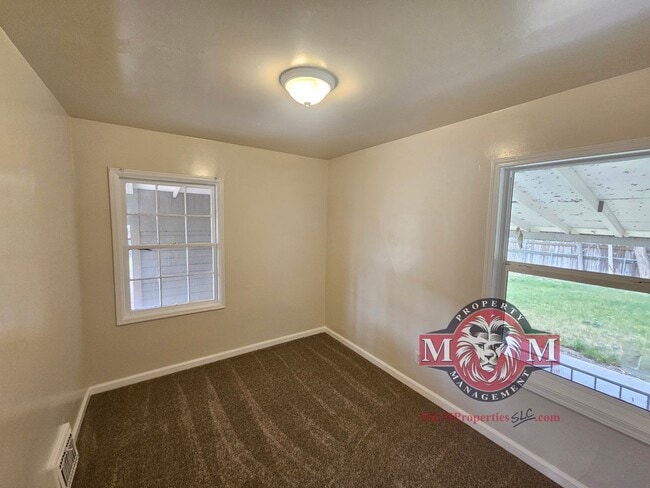 Building Photo - Remodeled 2 Bd 1.5 Ba Home in Sandy
