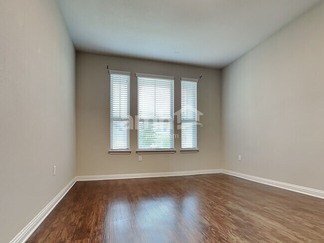 Building Photo - 5707 Gerard Dr