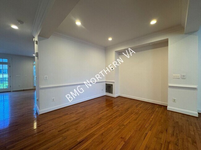 Building Photo - 3091 McKinnon Way