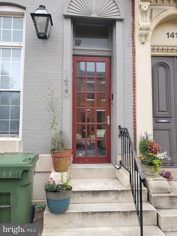 Primary Photo - 1420 Light St