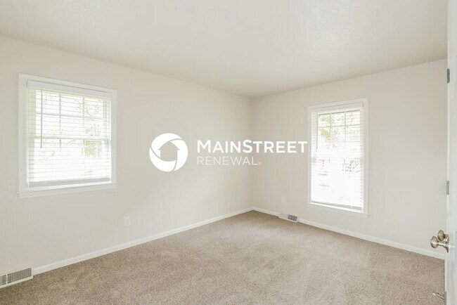 Building Photo - 3 Bedroom Pet-Friendly Home in KANSAS CITY, MO with Main Street Renewal