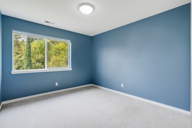 Building Photo - Beautiful 4 Bed, 3 Bath Rental Home in Bea...