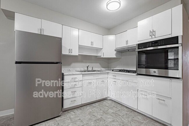 Building Photo - 252 Bonaire St