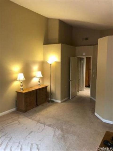 Building Photo - 613 Diamond Dr