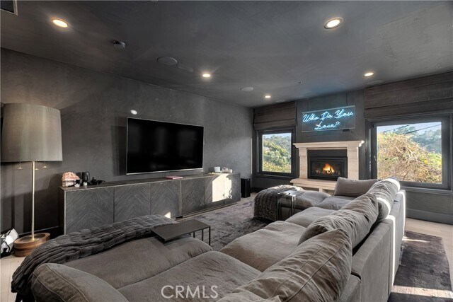 Building Photo - 3642 Alta Mesa Dr