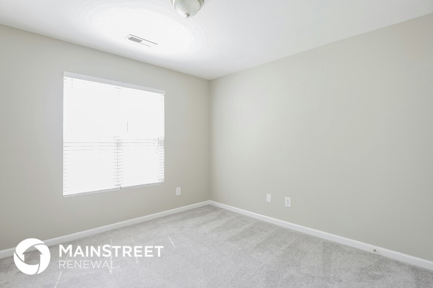 Building Photo - 3250 Trenchard Ln