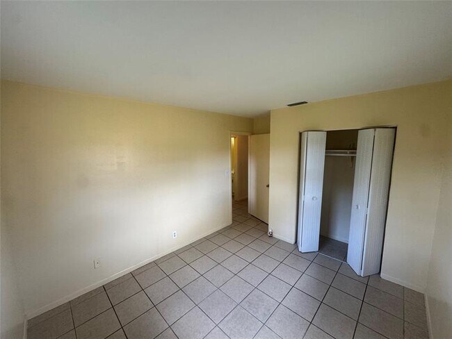 Building Photo - 5162 NE 6th Ave