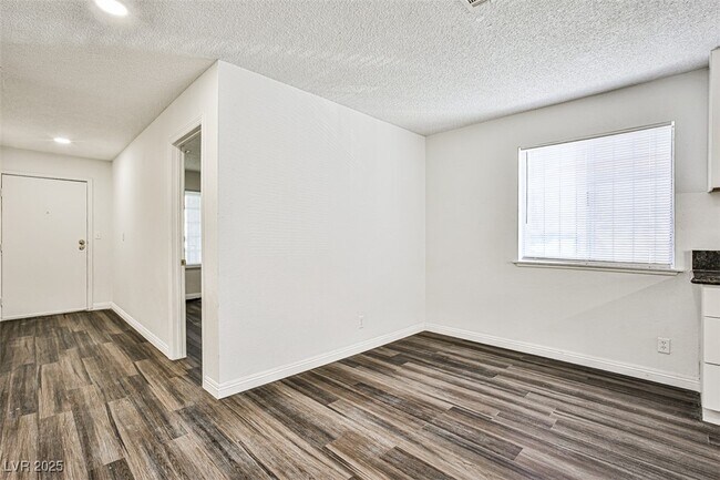 Building Photo - 4718 Elk Springs Ave
