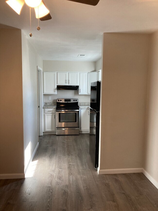 Building Photo - 707 Plankway Dr