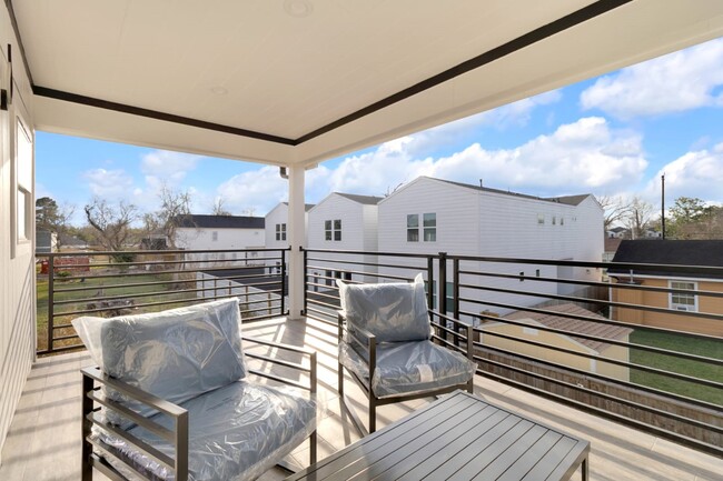 Building Photo - 6726 Dumble St