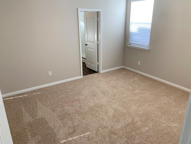 Building Photo - 141 Frostweed Dr