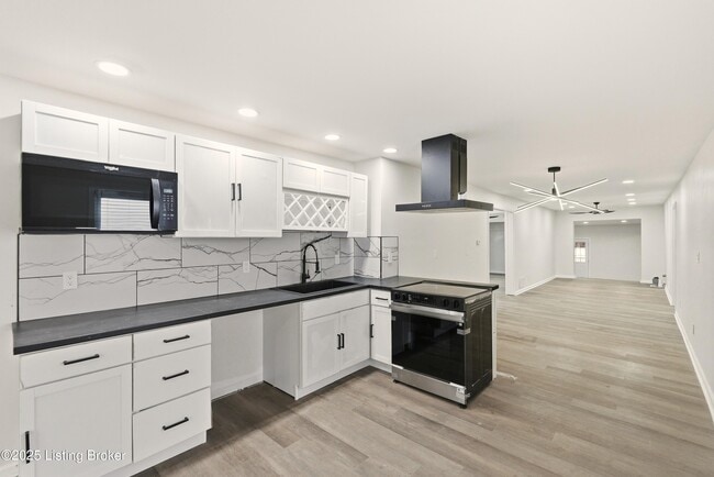 Building Photo - 702 Gheens Ave