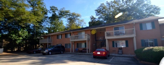 Primary Photo - Forest Court Apartments
