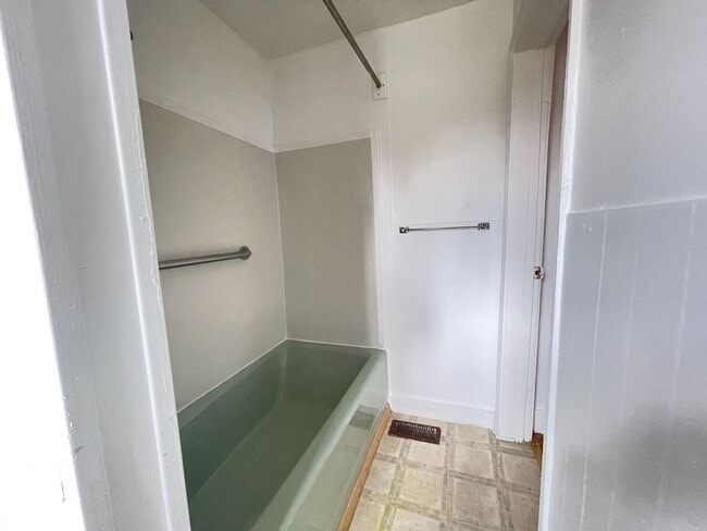 Building Photo - Adorable 1 bedroom House FOR RENT in Bridg...