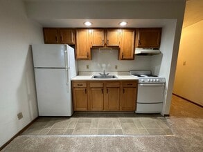 Building Photo - Large 1BR on Fifth Avenue - Prime Oakland Location! Call Today!