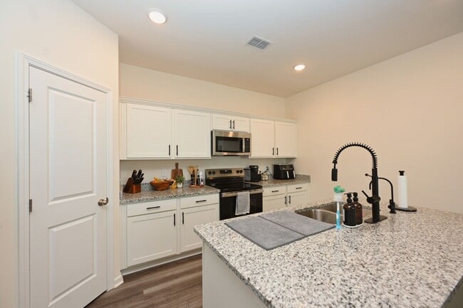 Building Photo - **RARE FIND: LIKE NEW, ONE-OWNER, 5-BED, 3-BATH HOME BUILT IN 2025 IN A NEIGHBORHOOD WITH RESORT-...