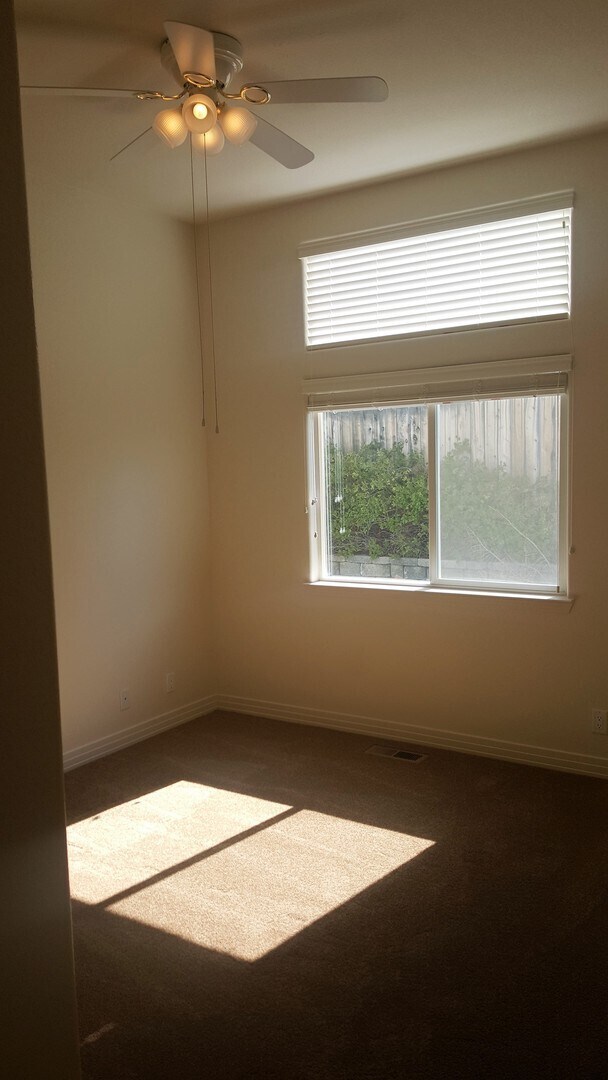 Building Photo - Amazing 4 Bedroom Home in Northwest Reno!