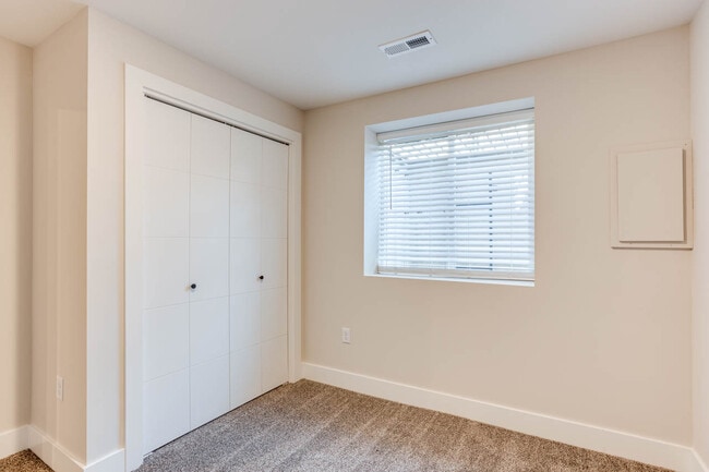 Building Photo - 8541 W 37th St N