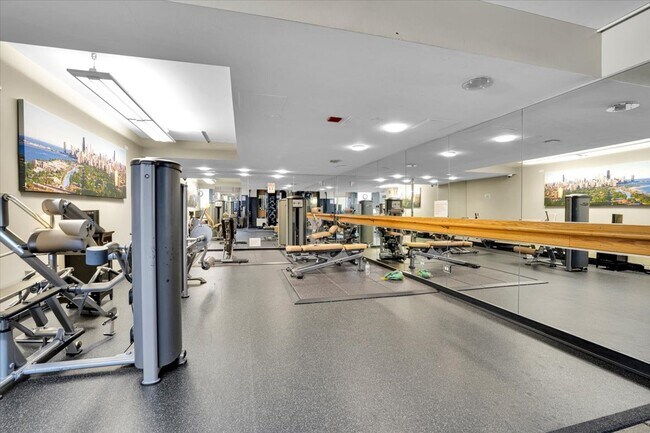 Building Photo - 345 N La Salle Dr