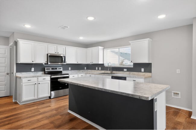 Building Photo - 605 Mayfield Dr