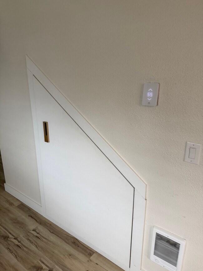 Building Photo - 4656 N Pearl St