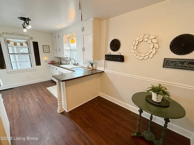 Building Photo - 1445 Campbellsville Rd