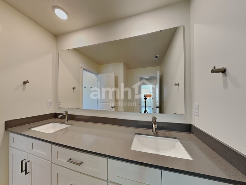 Building Photo - 9508 W Shumard St