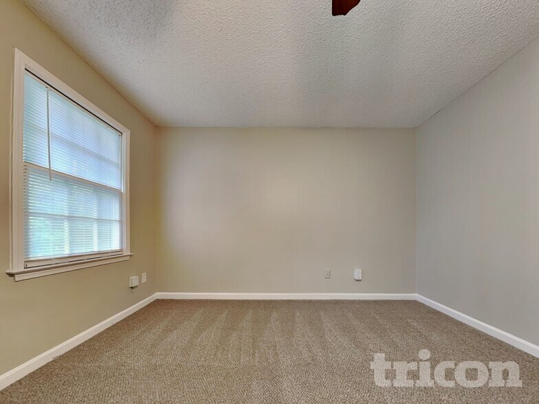 Building Photo - 1444 Riverwood Ct