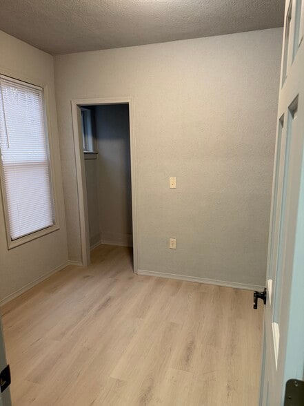 Building Photo - 613 Kirkland St