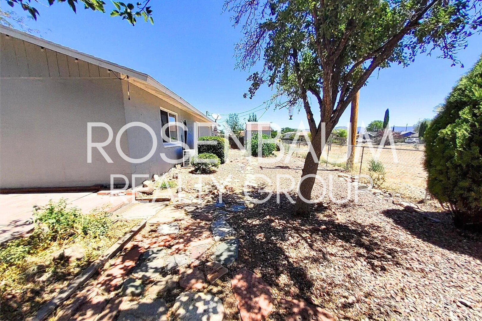 Building Photo - Stunning 3-bedrooms, 2-baths single-family home perfectly situated in the heart of Prescott Valley!