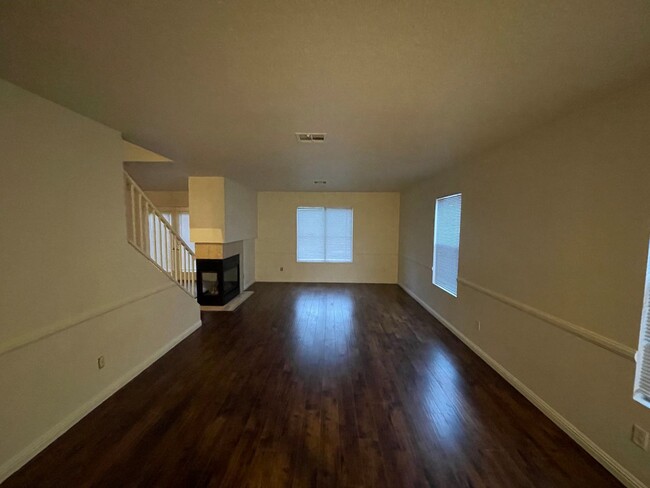 Building Photo - SUMMERLIN 3 BEDROOM + A LOFT!