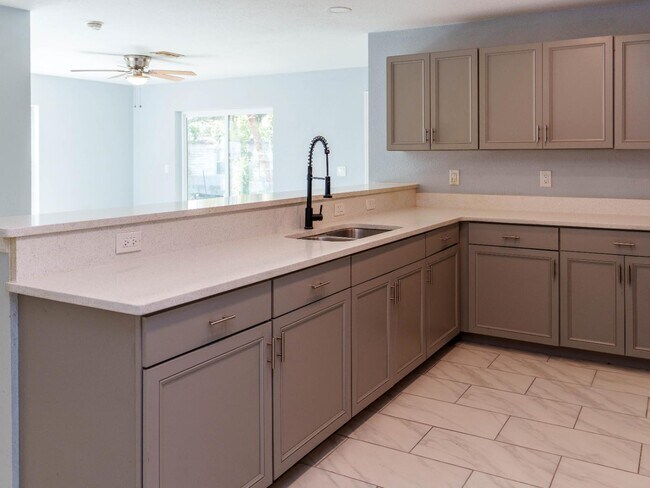 Building Photo - 133 W Park Ave